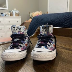 Low top all star Chuck Taylor’s